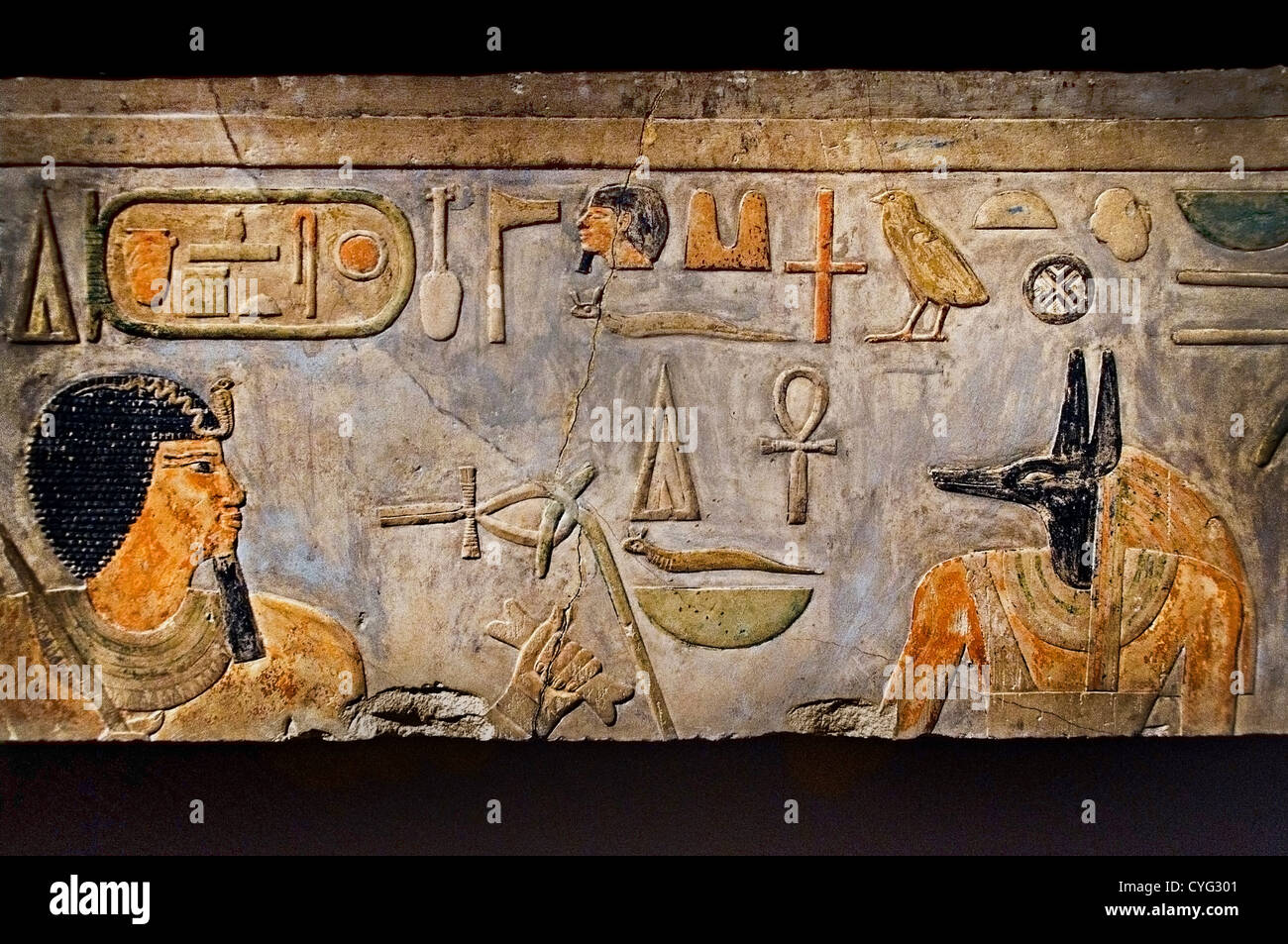 Rilievo frammento di architrave decorato a nord Tempio Piramide re Amenemhat I 1981-1952 A.C. Egitto Memphite 37 cm dinastia di verniciatura 12 Foto Stock