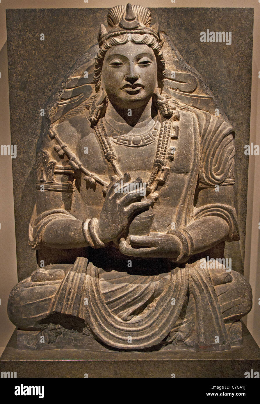 Seduto Bodhisattva Maitreya Buddha del futuro 7th-VIII secolo vicino Afghanistan Kabul 78 cm scultura Foto Stock