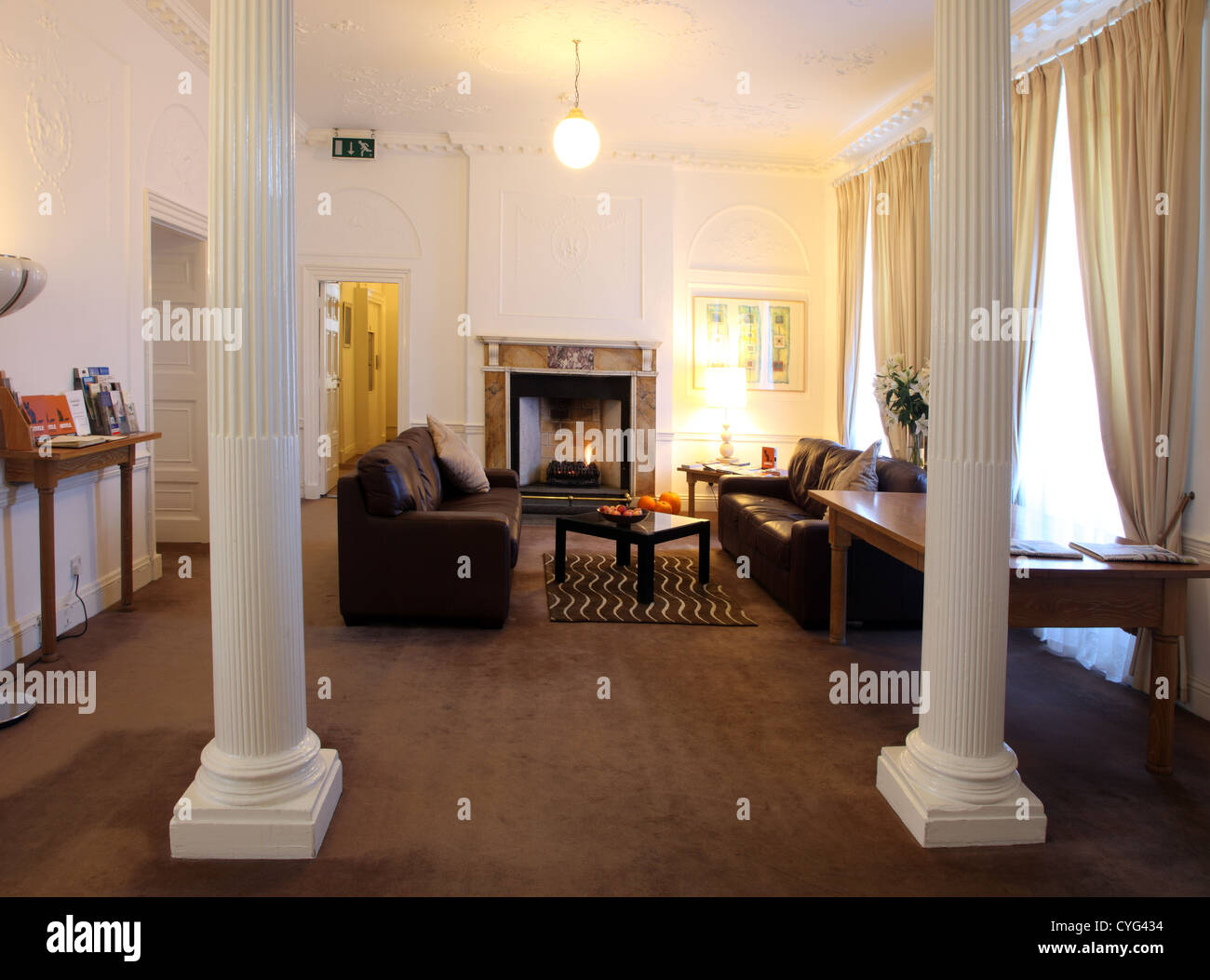 Area di ricevimento, il maggiordomo House, un tempo Dower House del Castello di Kilkenny, ora una sistemazione di hotel, Kilkenny, Irlanda Foto Stock