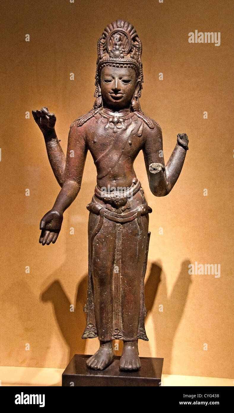 Quattro piedi Avalokiteshvara Armati il Bodhisattva della compassione infinita del 9 ° secolo bronzo Thailandia 56,5 cm Thai Foto Stock