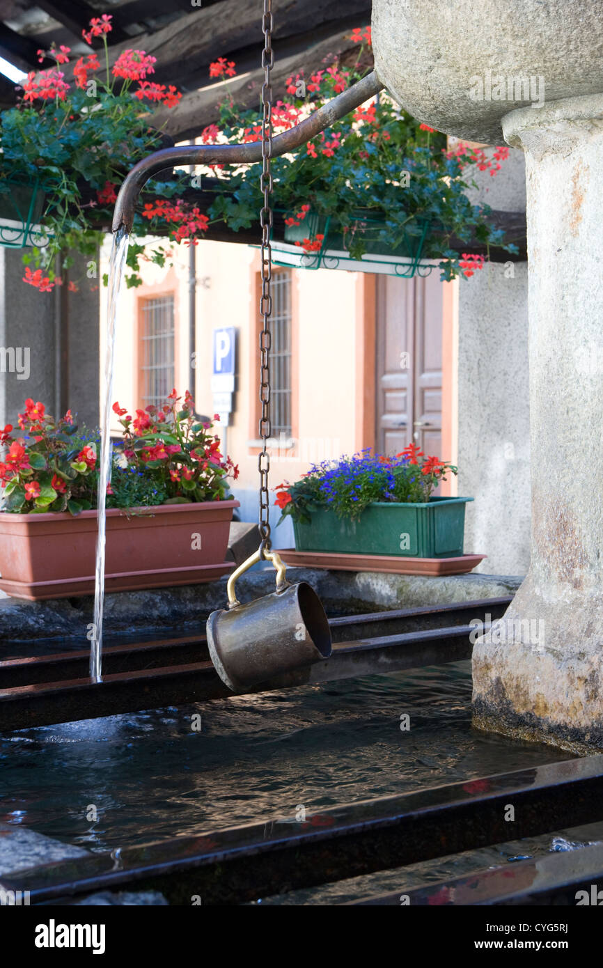 Exilles - fontana del paese / usato per bere e il lavaggio Foto Stock
