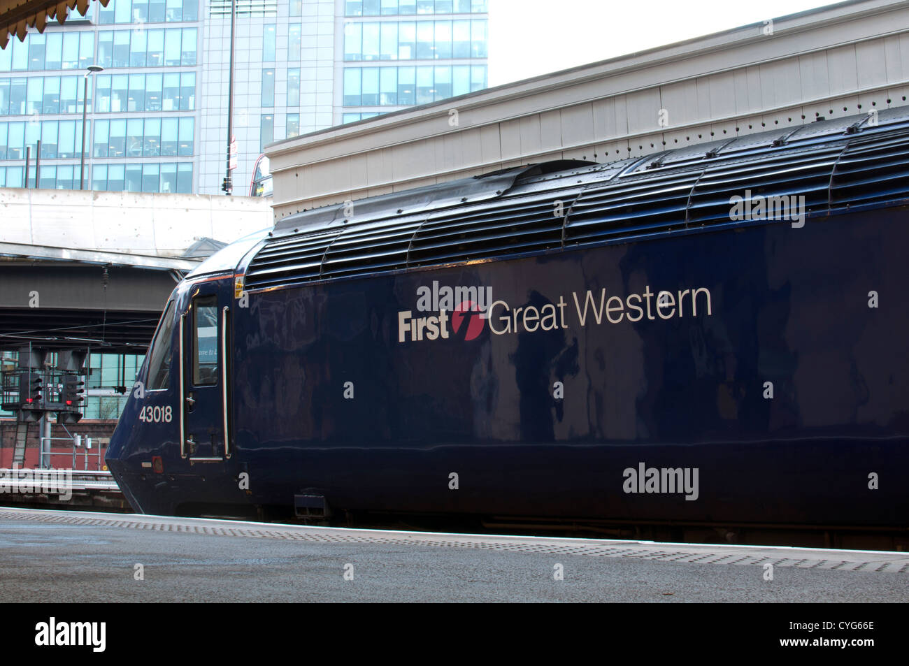 Primo grande Western con il treno alla stazione di Paddington, London, Regno Unito Foto Stock