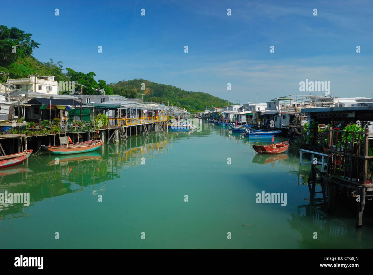 Case placata la linea di riva nel villaggio di pescatori Tai O sull'Isola di Lantau Hong Kong Cina. Foto Stock