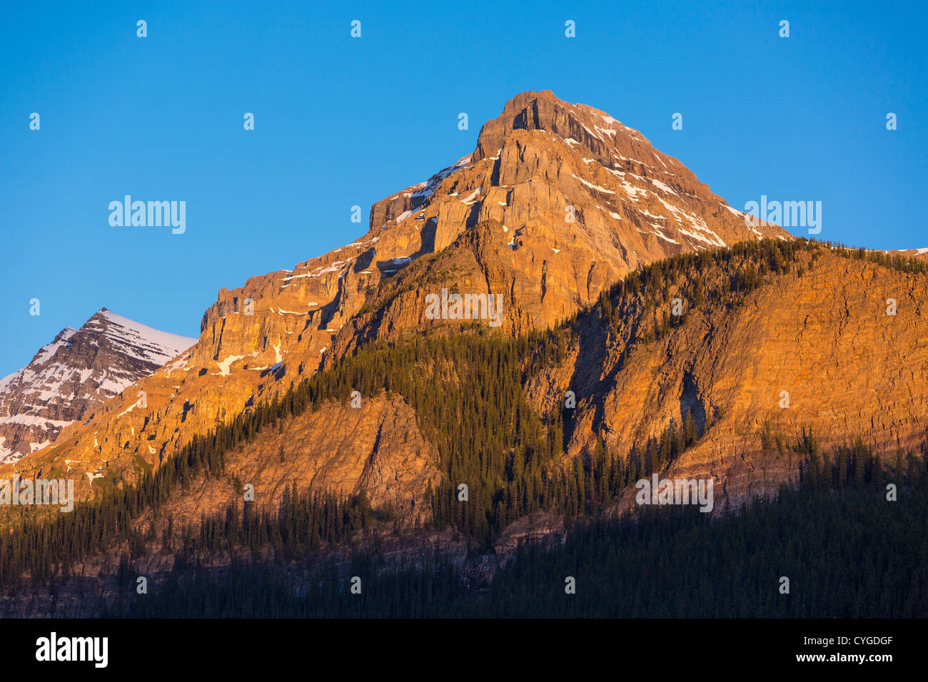 ALBERTA, CANADA - Le montagne vicino al Lago Louise nel Parco Nazionale di Banff. Foto Stock