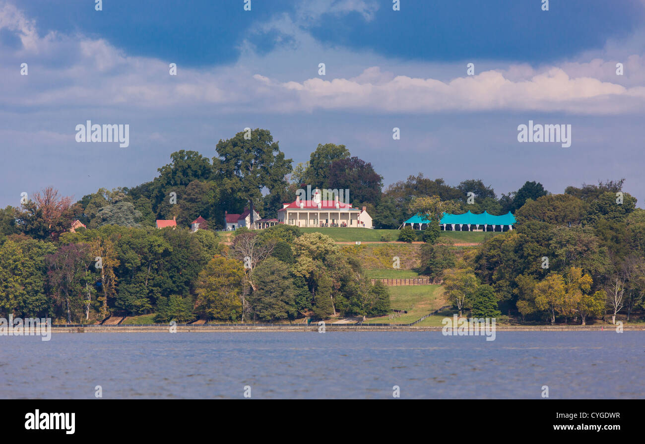 MOUNT VERNON, Virginia, Stati Uniti d'America - storica casa di George Washington, il primo Presidente degli Stati Uniti, visto dal fiume Potomac. Foto Stock