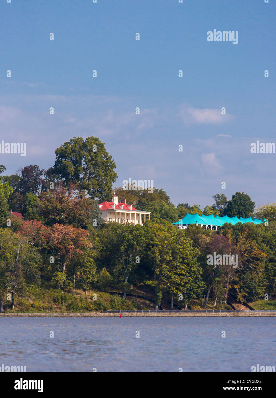 MOUNT VERNON, Virginia, Stati Uniti d'America - storica casa di George Washington, il primo Presidente degli Stati Uniti, visto dal fiume Potomac. Foto Stock
