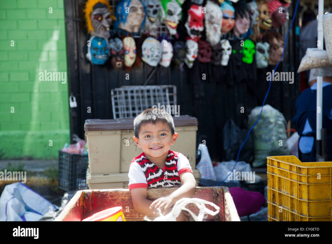 I fornitori di giovane figlio a Giamaica Mercato a Mexico DF Foto Stock