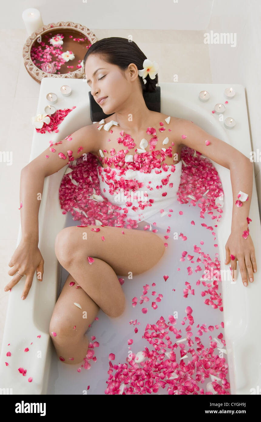 Donna di ottenere il trattamento termale Foto Stock