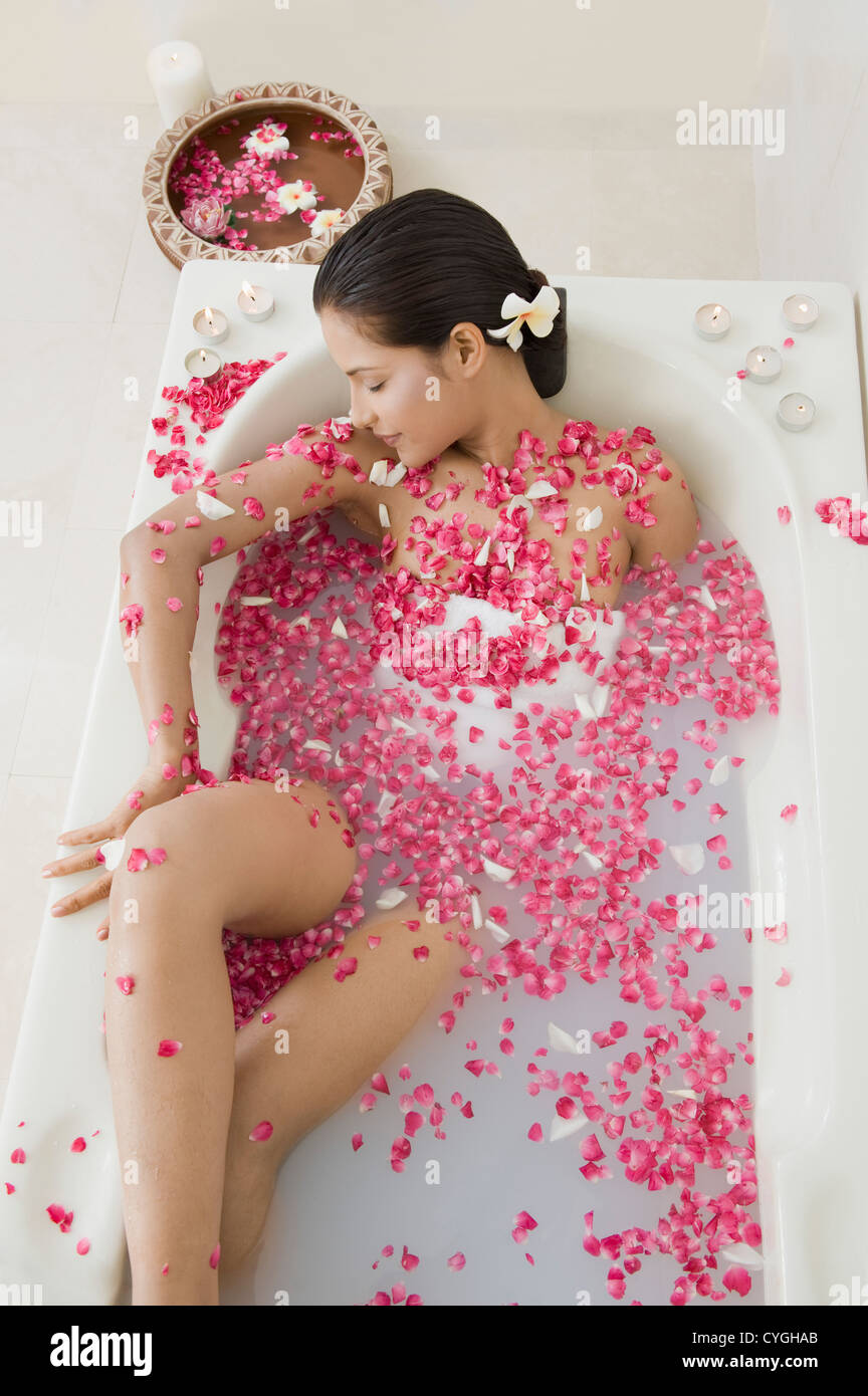 Donna di ottenere il trattamento termale Foto Stock