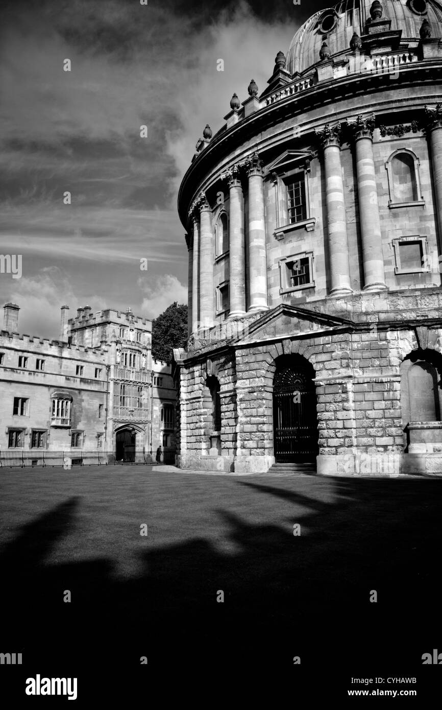 La Radcliffe Camera in Oxford, Inghilterra con Brasenose College in background Foto Stock