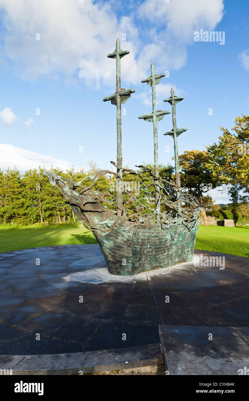 La carestia nazionale Memorial, artista John Behan, a Murrisk, sulle rive della Baia di Clew, County Mayo, Irlanda Foto Stock