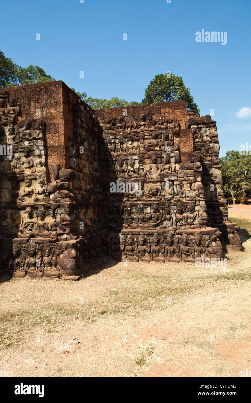 Rilievi murali del tempio Phimeanakas nel tempio di Angkor Park, Cambogia Foto Stock