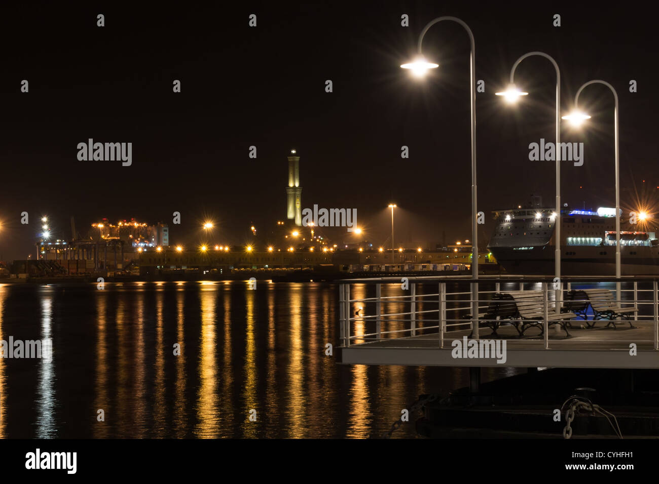 Faro di Genova di notte Foto Stock