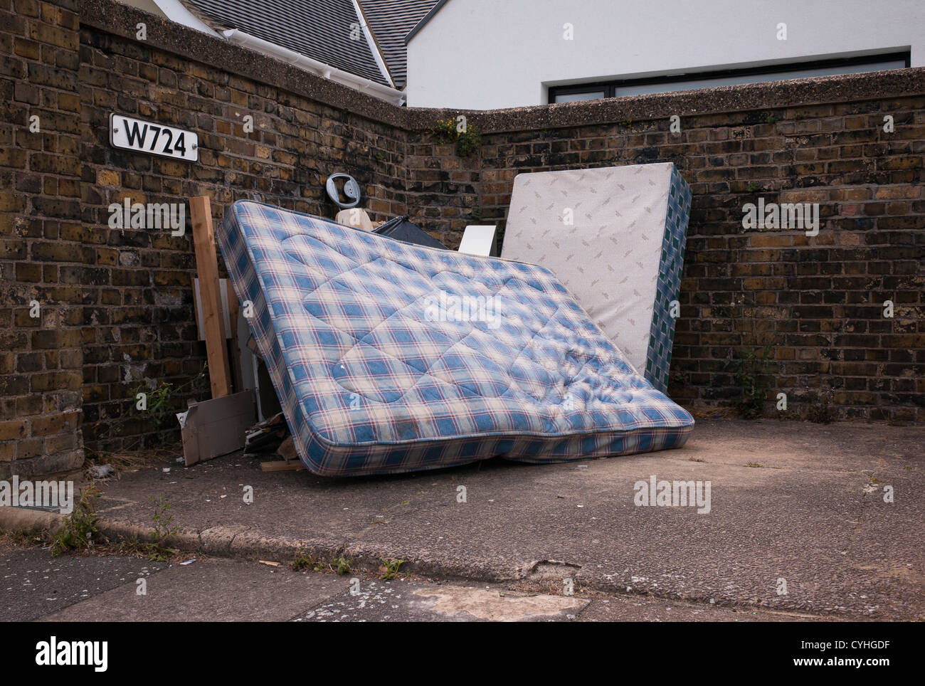 Volare il ribaltamento dei letti e materassi a Brent Cross Golders Green, Londra Foto Stock