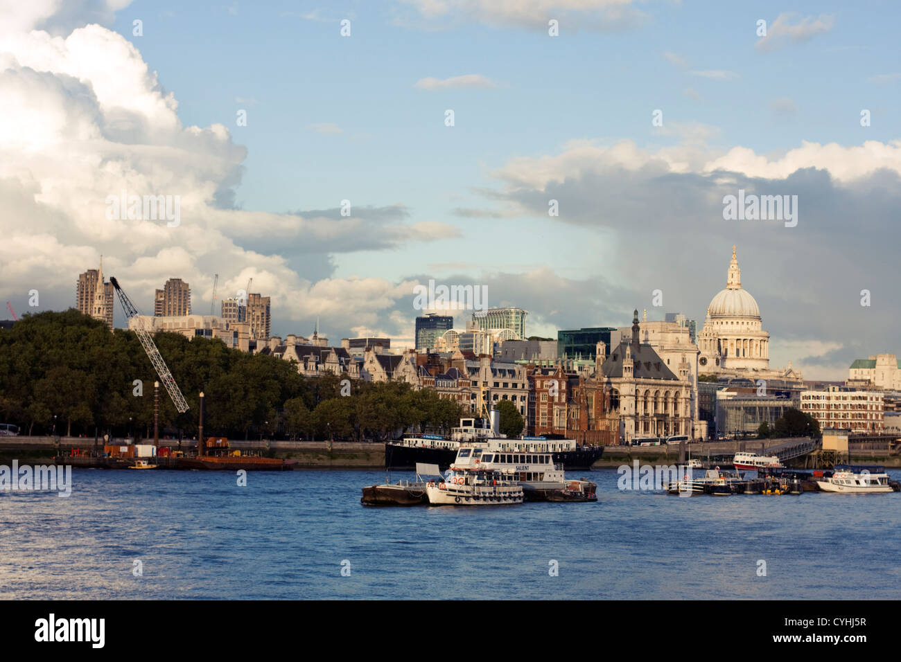 Il fiume Tamigi, Southbank, London, Regno Unito Foto Stock