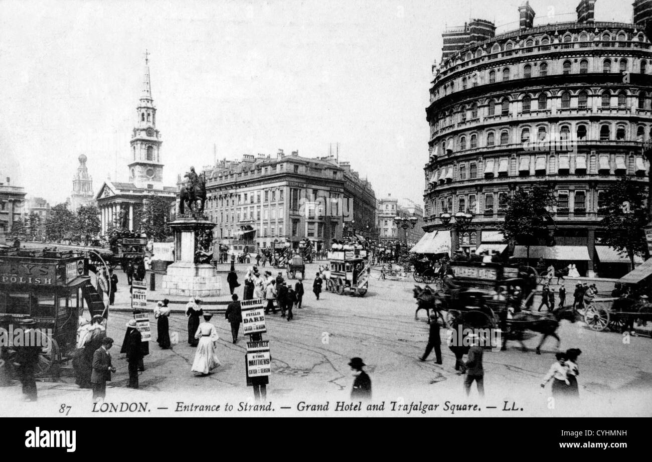 Trafalgar Square Londra 1900s la chiesa di St Martins nel campo. Al centro il trefolo, - Il Grand Hotel. In primo piano giunzione del Northumberland Ave e la parte nord di Whitehall Foto Stock