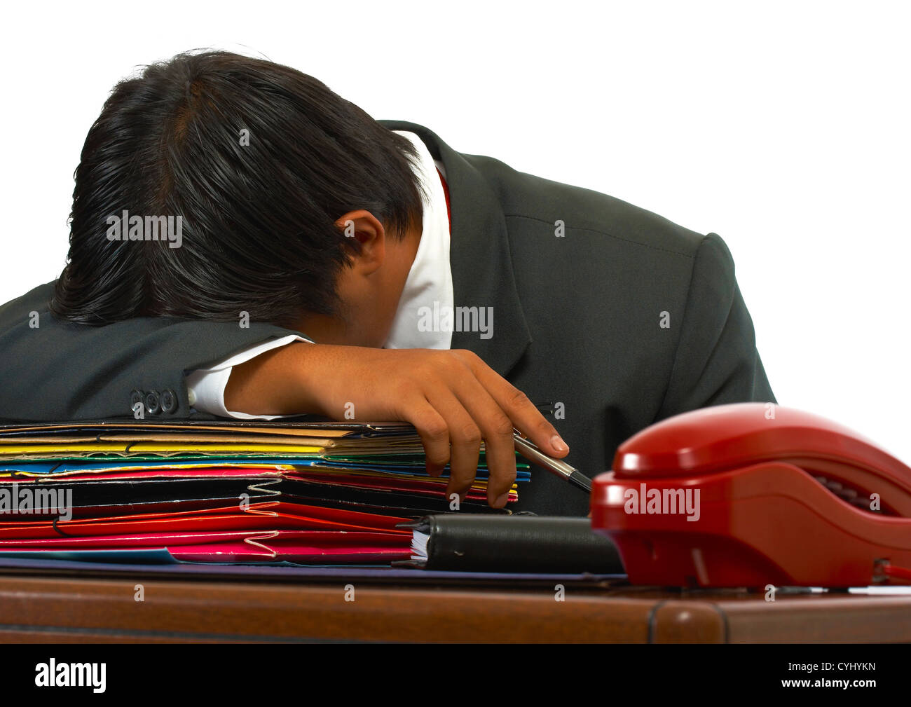 Sovraccarico lavoratore avente un pisolino sulla sua scrivania Foto Stock