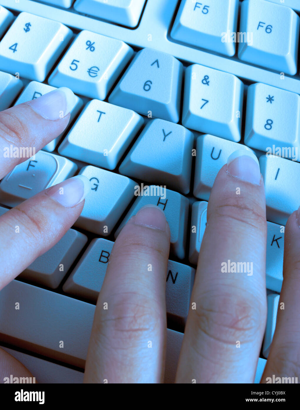 Lavorando duramente la digitazione sul computer Foto Stock