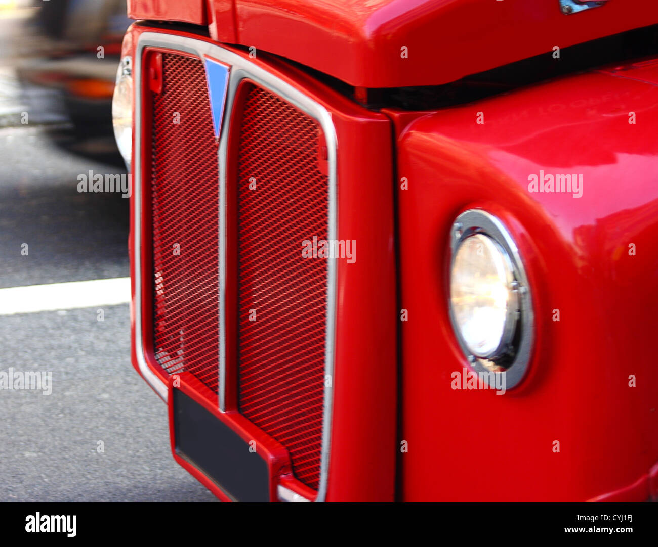 Per visite turistiche di Londra con un vecchio rosso Double Decker Bus Foto Stock