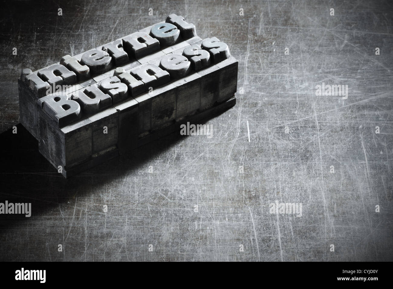 Vecchio lettere metalliche: internet business Foto Stock