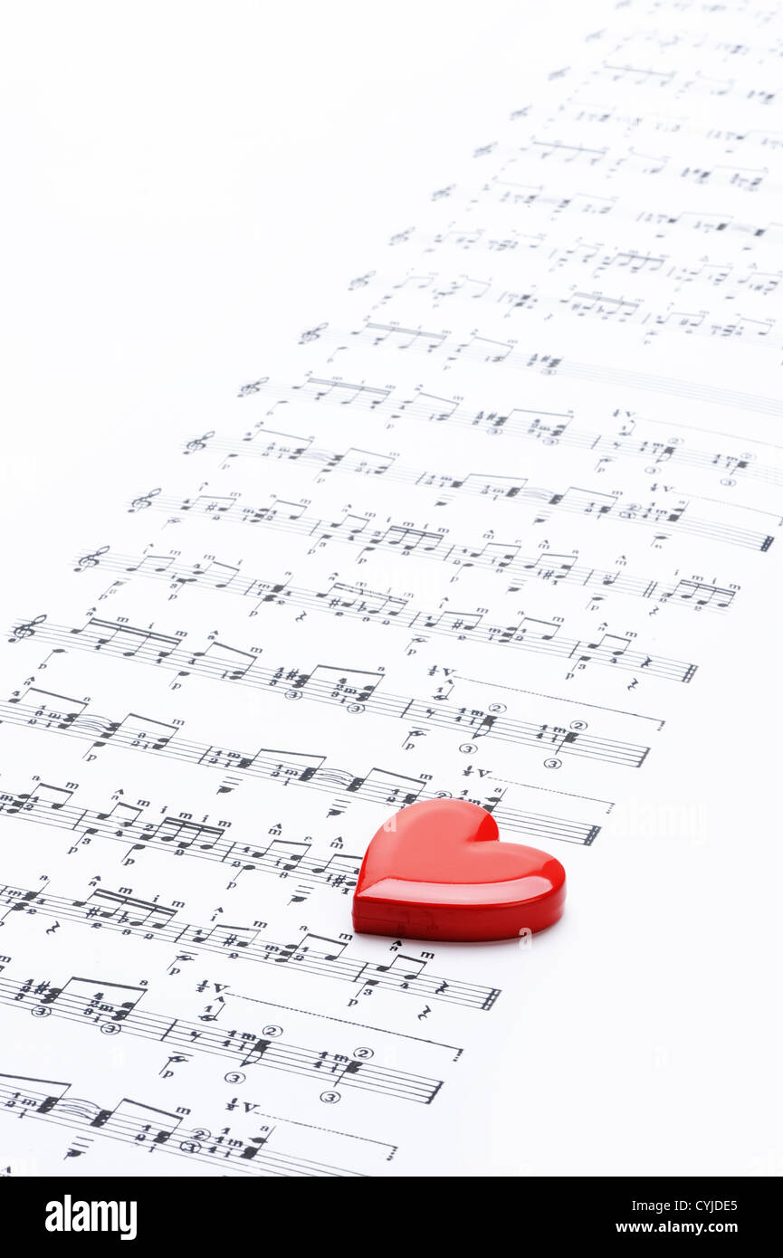 Close up di musica del foglio con cuore Foto Stock