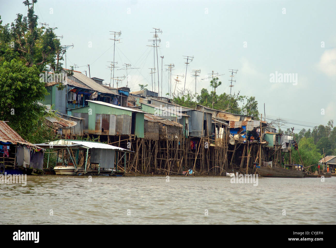 La Cambogia, il fiume Mekong Bidonville Foto Stock