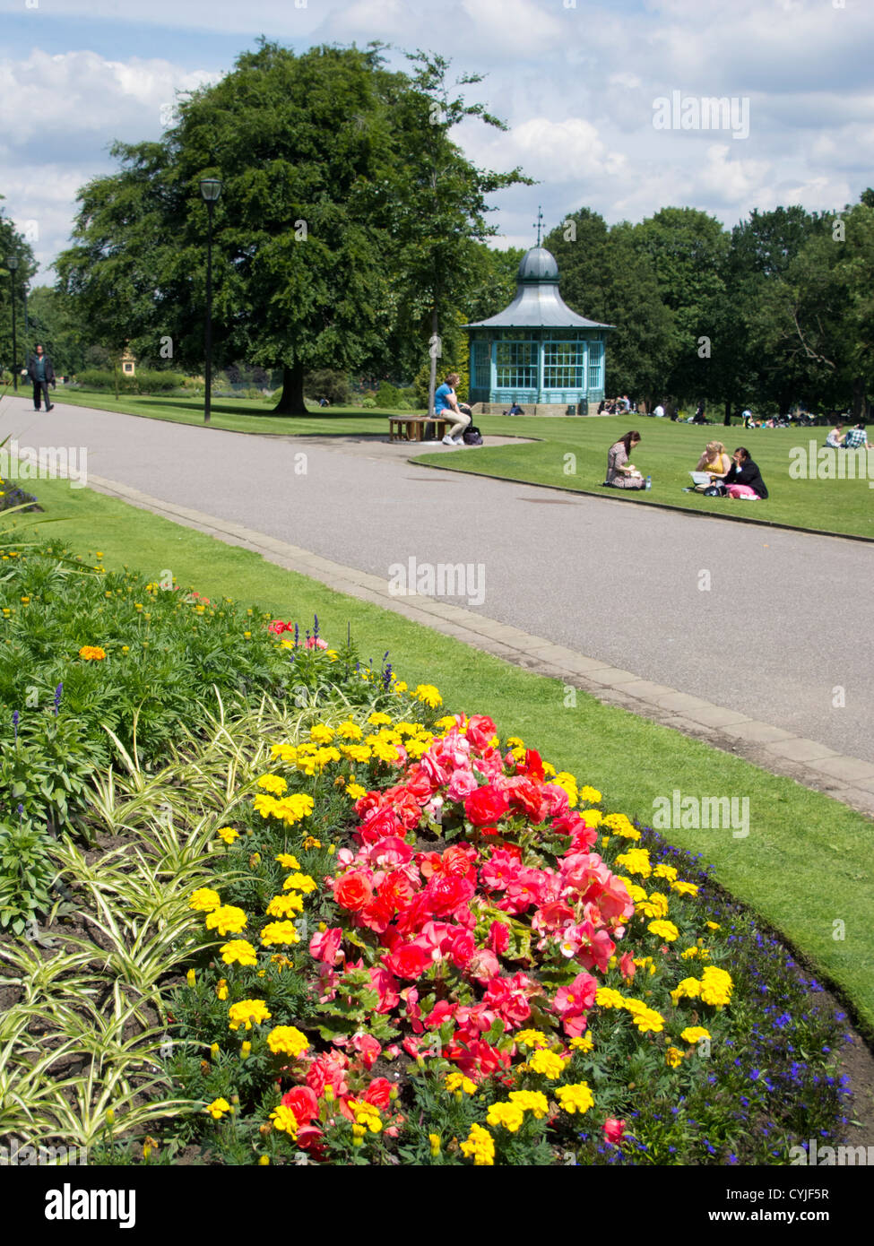 Weston Park con museo in background di un parco municipale nel cuore di Sheffield South Yorkshire Inghilterra Foto Stock