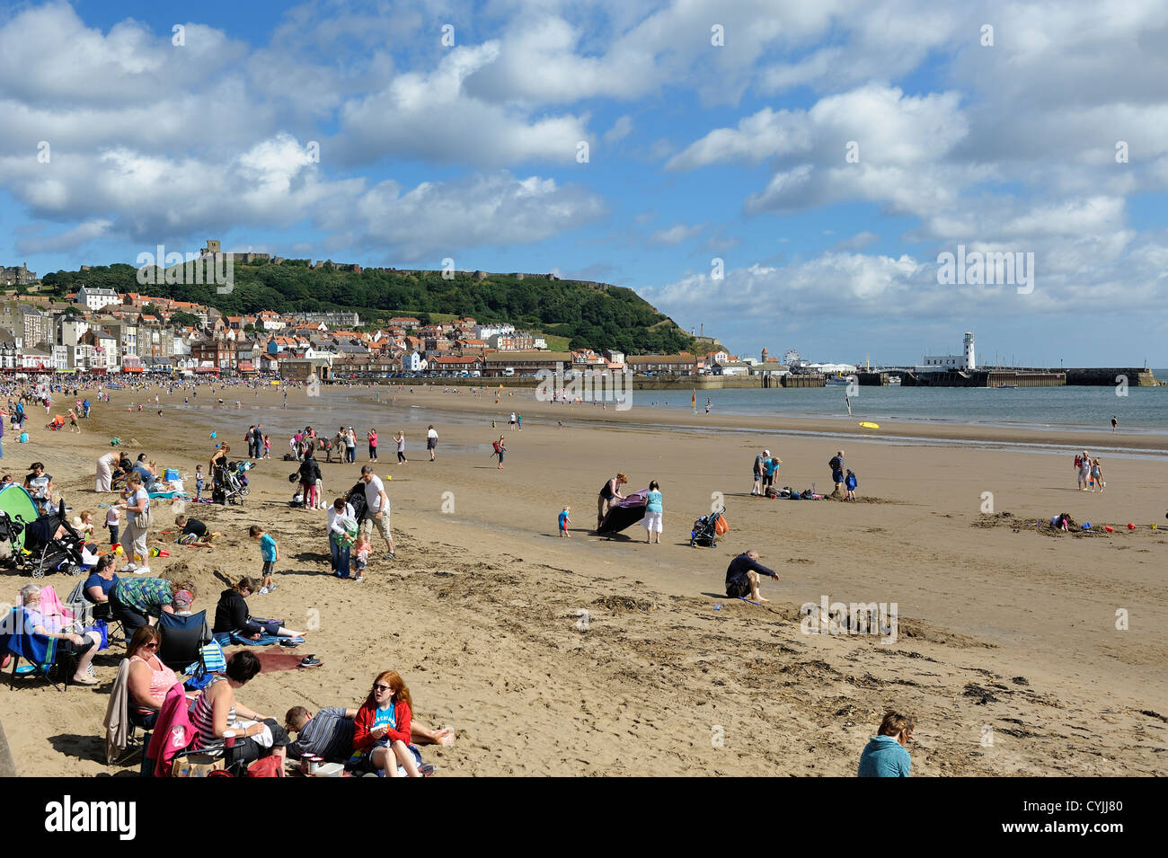 Scarborough Beach in una giornata di sole North Yorkshire England Regno Unito Foto Stock