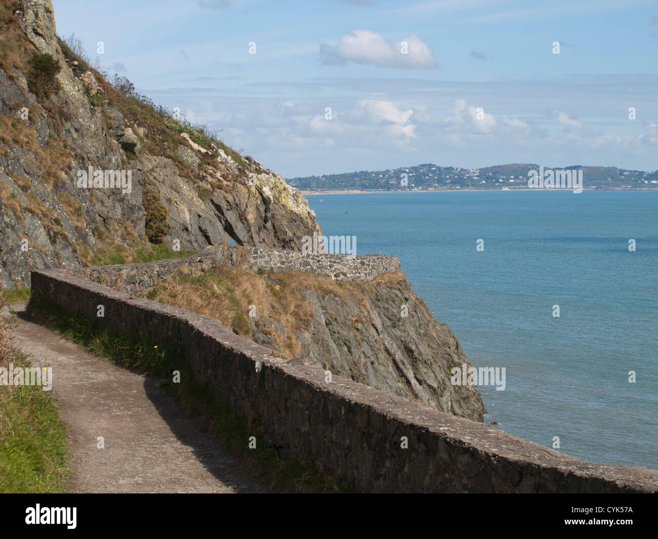 Bray a Greystones, Cliff Walk, punto di vista sotto la testa di Bray guardando indietro Foto Stock