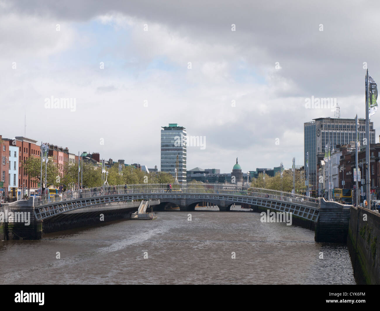 Centrale di Dublino in Irlanda Ha'penny Bridge Foto Stock