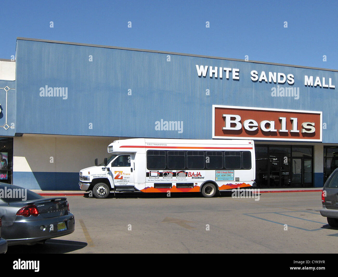 Un autobus dall'Z Trans dal sistema di trasporto pubblico di prelevare i passeggeri al di fuori di White Sands Mall in Alamogordo, Nuovo Messico. Z Foto Stock