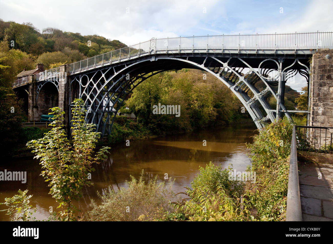 Il famoso del XVIII secolo il ponte di ferro di Ironbridge sito Patrimonio Mondiale nello Shropshire, Regno Unito Foto Stock