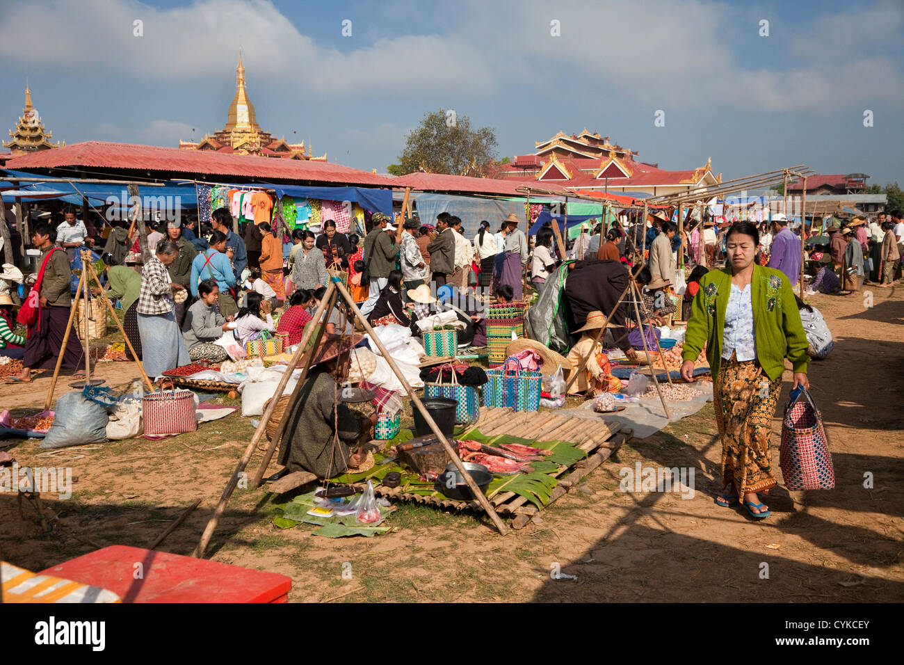 Myanmar Birmania. Locale "Five-Day' MERCATO, Lago Inle, Stato di Shan. Foto Stock
