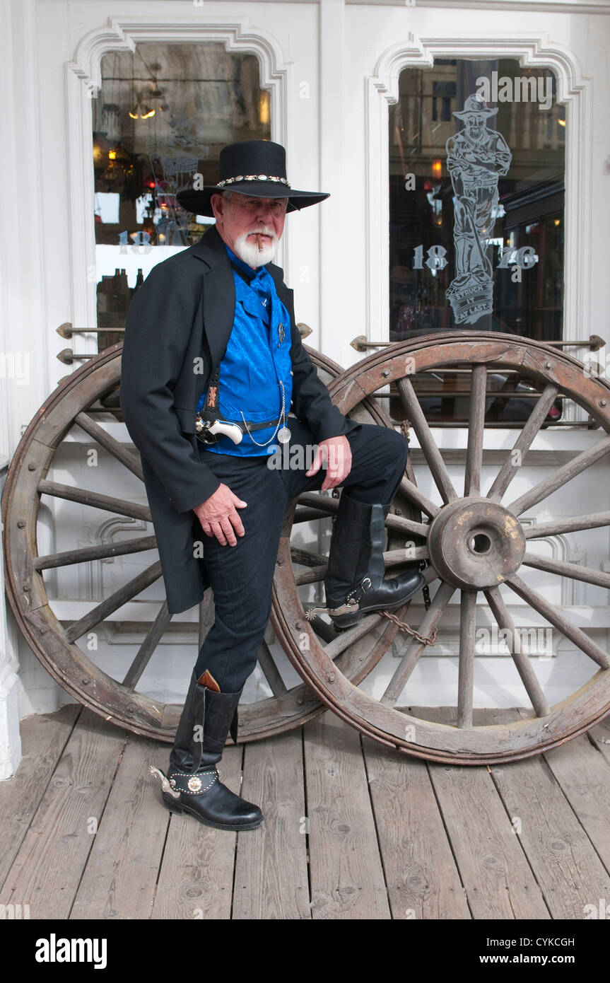 Stati Uniti d'America, Nevada. L uomo nel periodo vestito da cowboy in Virginia City, Nevada. Foto Stock