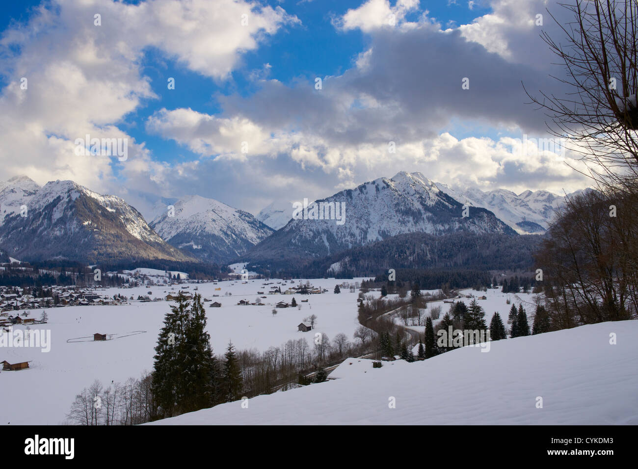 Coperta di neve la gamma della montagna nelle Alpi Allgaeu Germania vicino a Oberstdorf Foto Stock