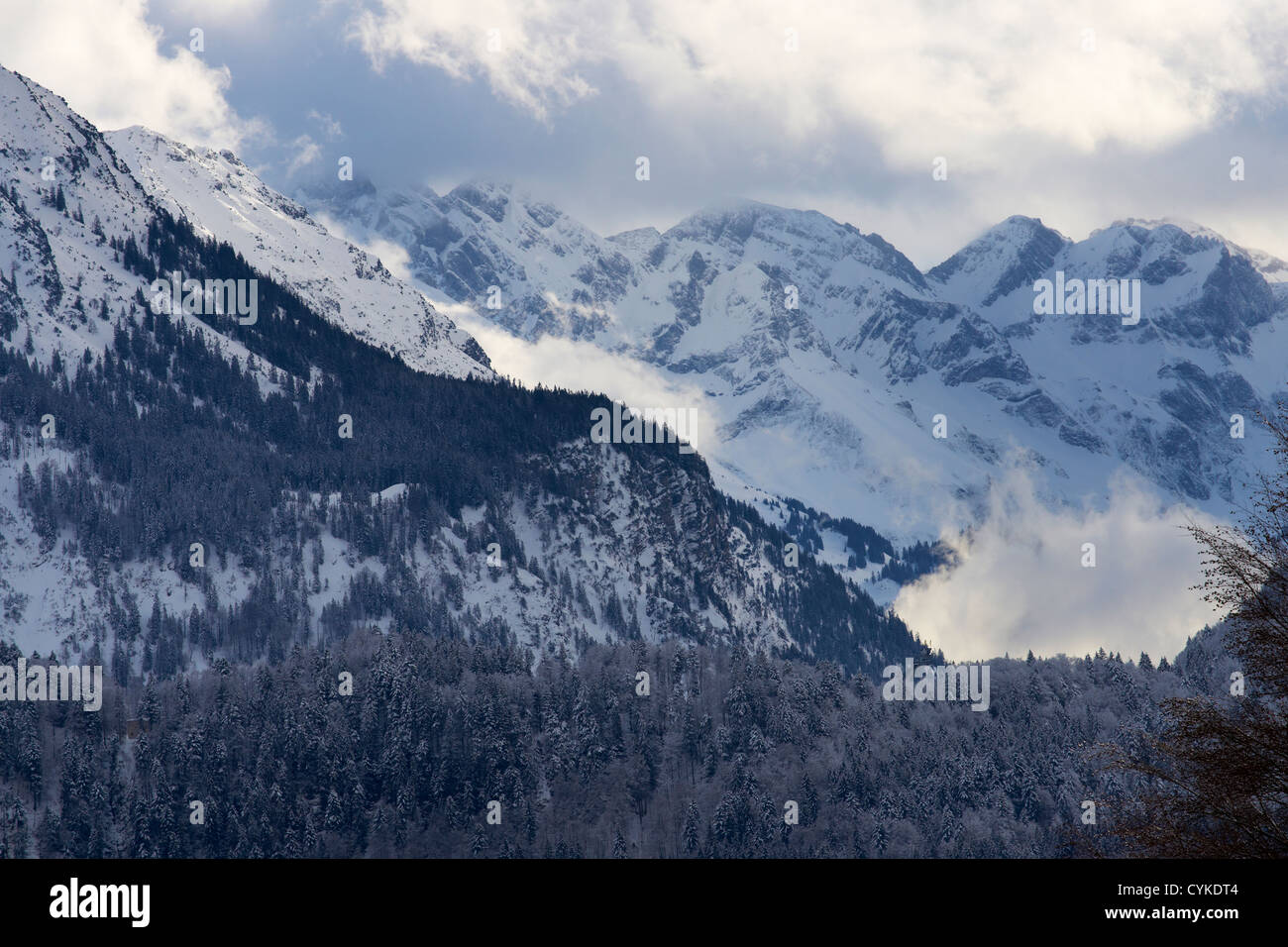 Coperta di neve la gamma della montagna nelle Alpi Allgaeu Germania vicino a Oberstdorf Foto Stock