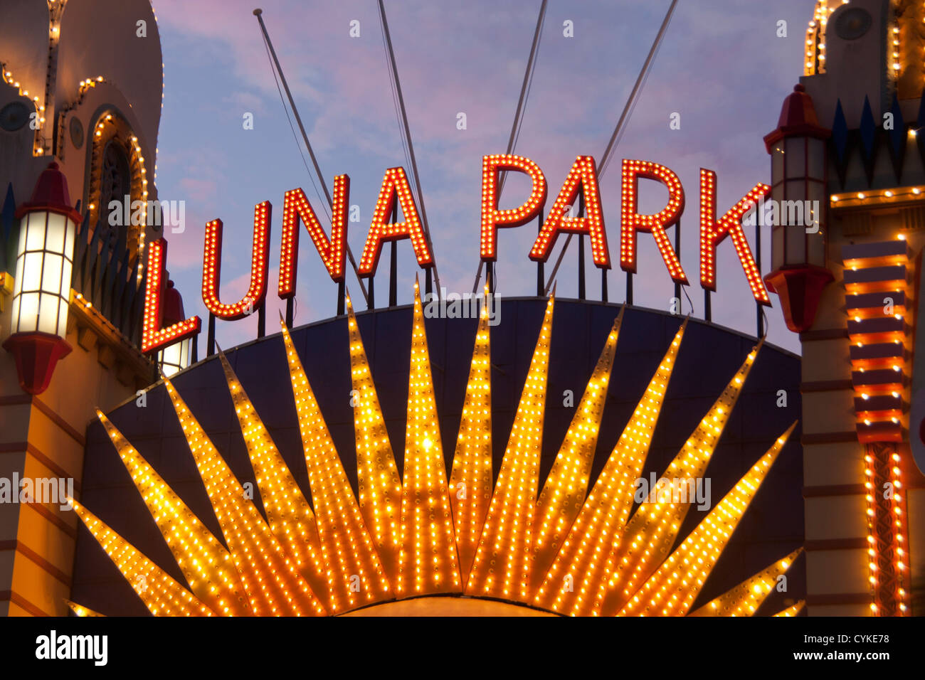 Parte del Luna Park segno (non mostra la faccia sottostante) di notte Milsons Point Sydney New South Wales AUSTRALIA Foto Stock