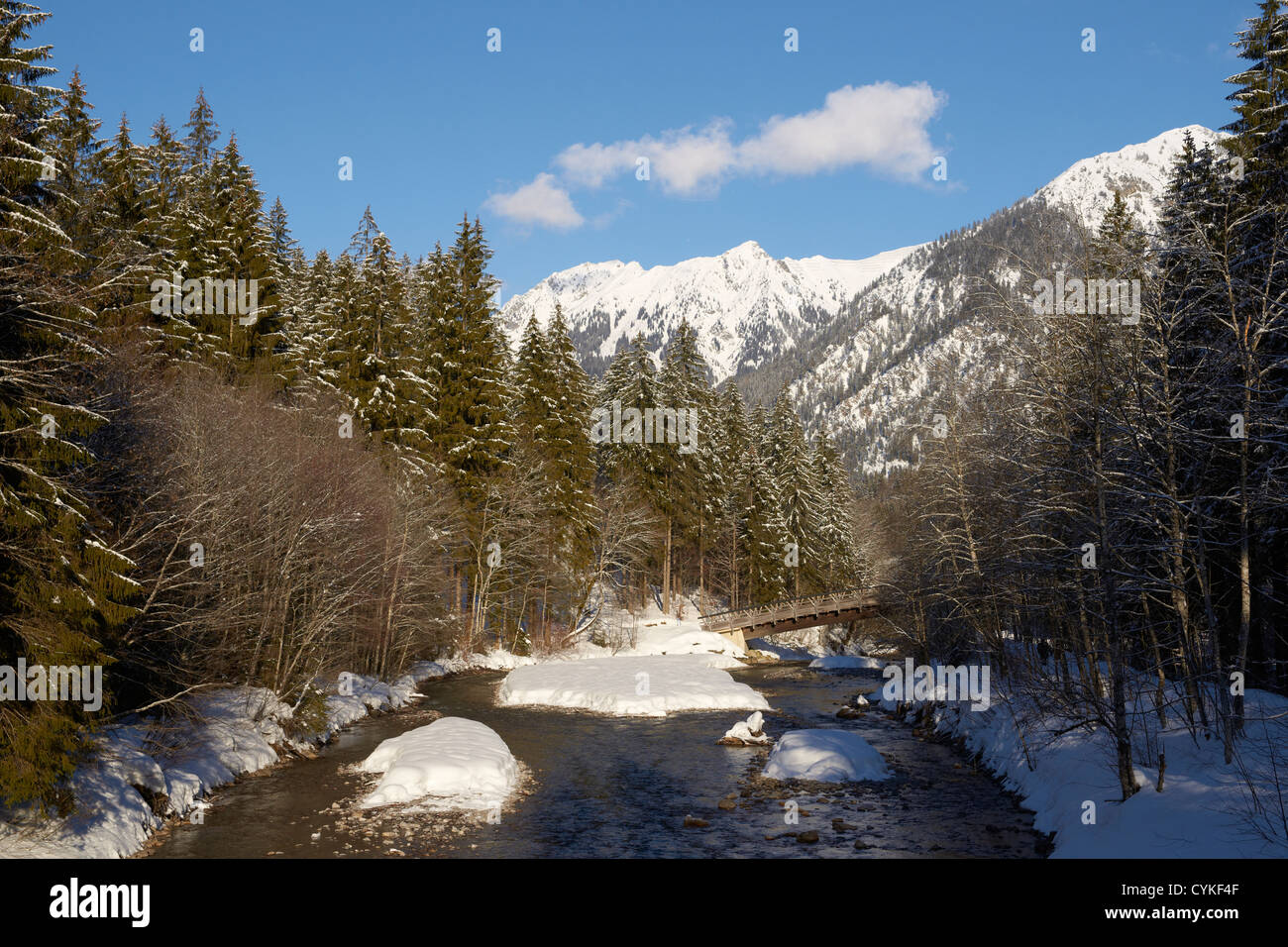 Soleggiata giornata invernale nella valle Stillach Foto Stock