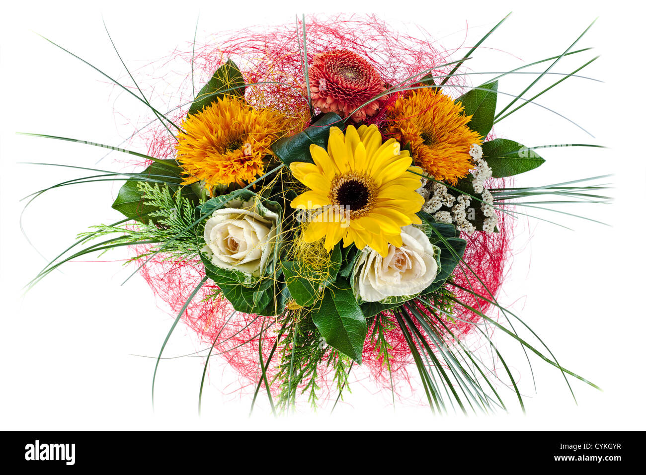 Floreale colorato bouquet di rose e girasoli isolati su sfondo bianco Foto Stock