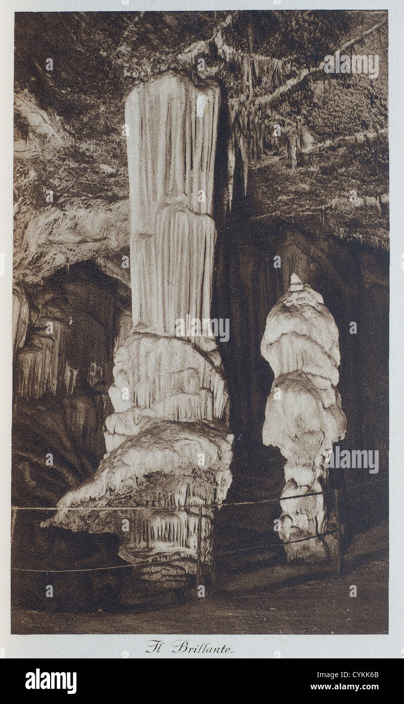 Una vista di grotte di Postumia in una vecchia cartolina Foto Stock