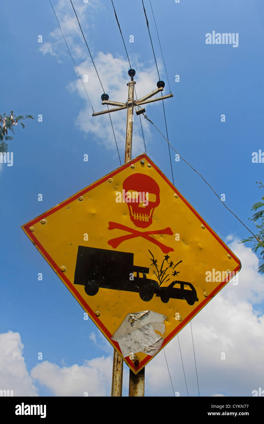 Pericolo, cartello stradale Board, India Foto Stock