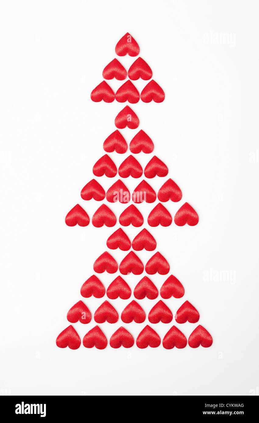 Cuori di raso in forma di albero di Natale Foto Stock