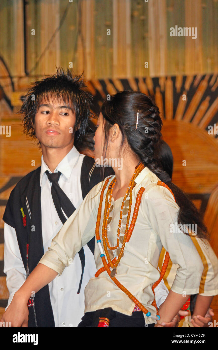 Tribù Wancho esecuzione di danza di Namdapha Eco festival culturali, Miao, Arunachal Pradesh, India Foto Stock