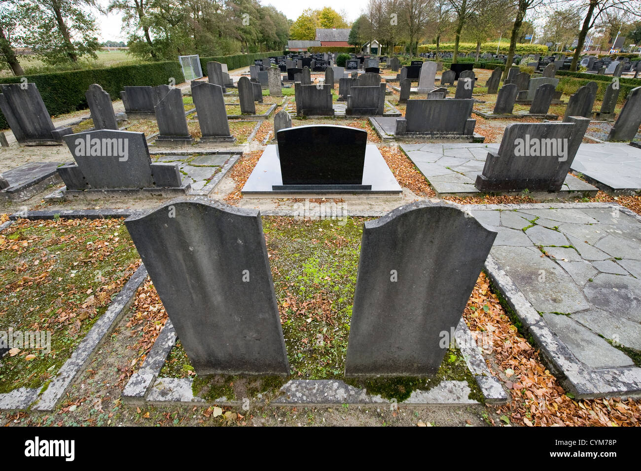 Diverse tombe di famiglia su un cimitero Foto Stock