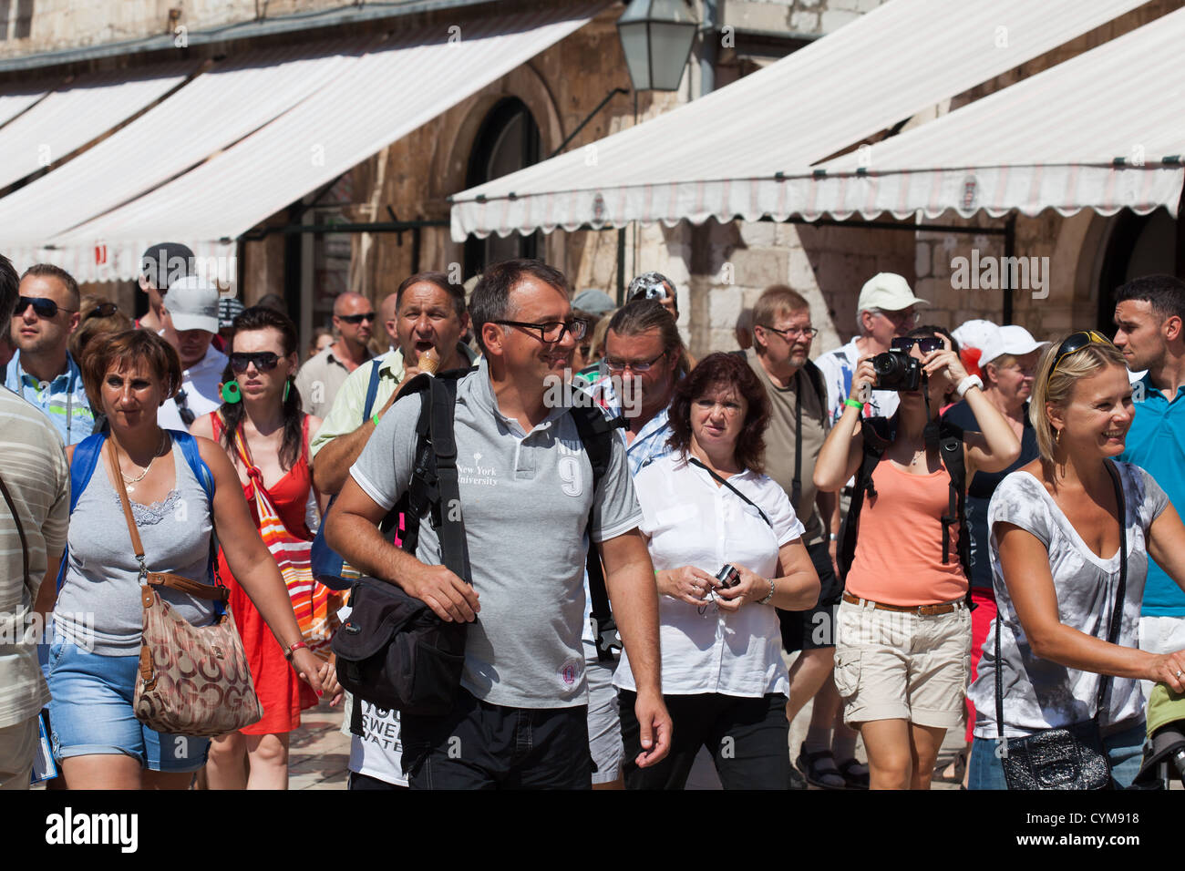 La folla di turisti Dubrovnik Croazia. Foto Stock