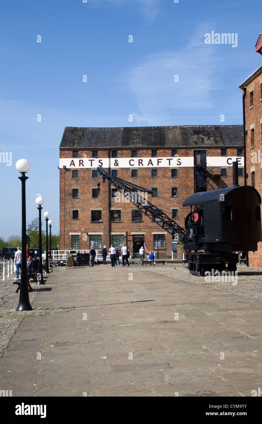 Gru di banchina arti e mestieri Centro Gloucester Docks Gloucester England Regno Unito Foto Stock