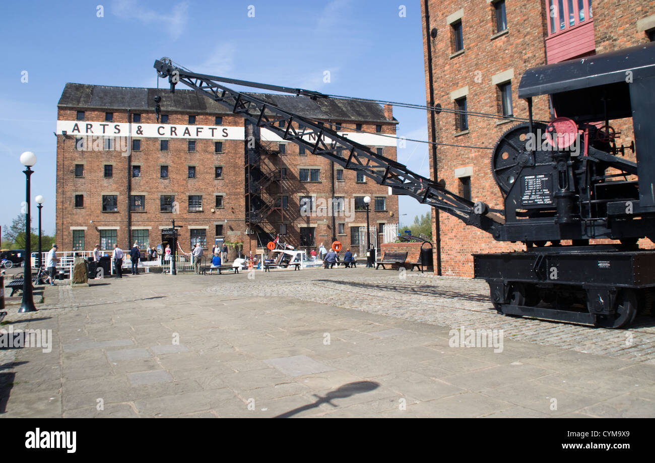 Gru di banchina arti e mestieri Centro Gloucester Docks Gloucester England Regno Unito Foto Stock