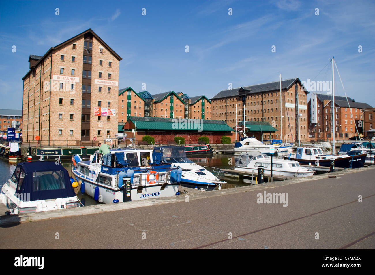 Marina e ripristinati i magazzini Gloucester Docks Gloucester England Regno Unito Foto Stock