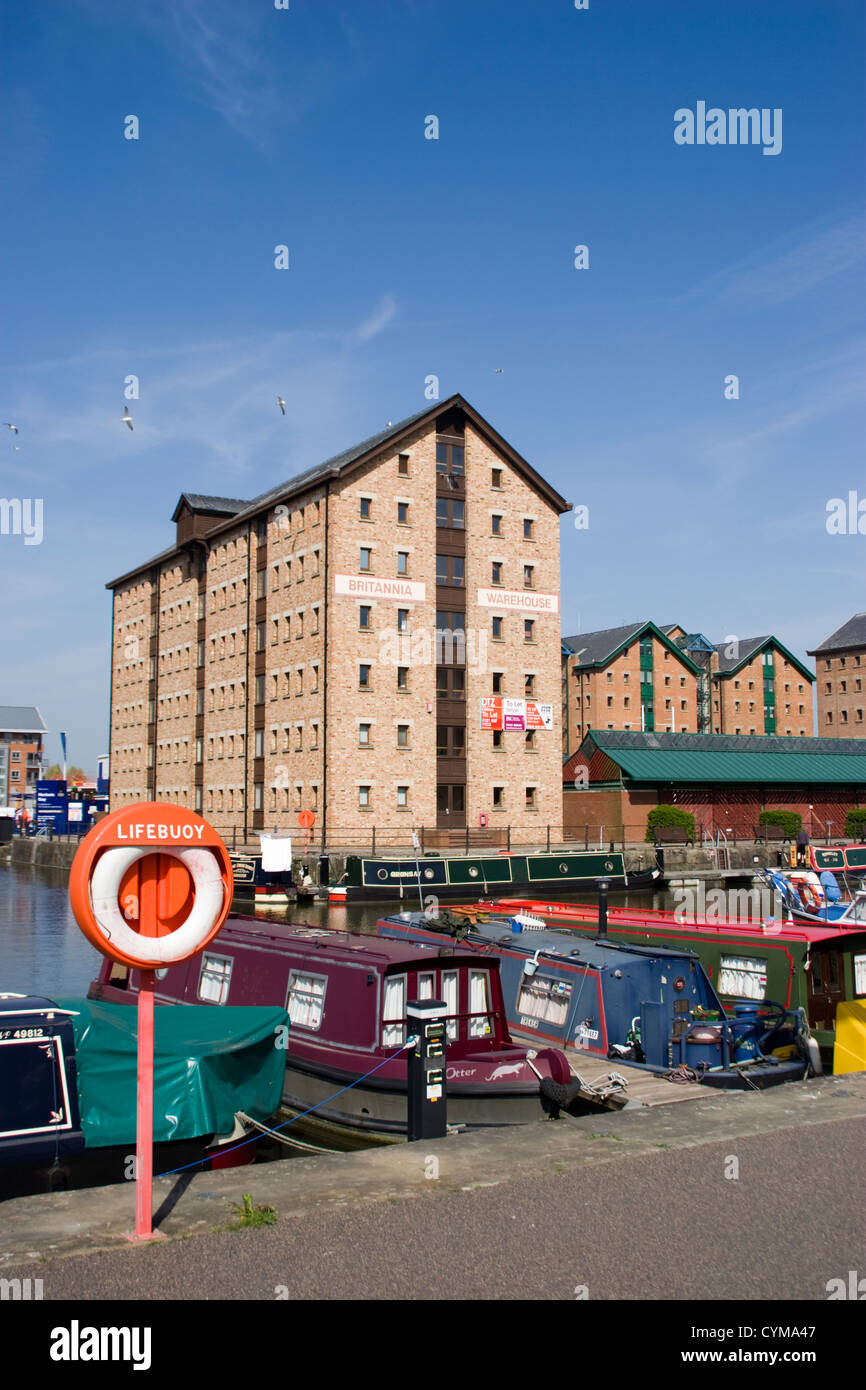 Marina e ripristinati i magazzini Gloucester Docks Gloucester England Regno Unito Foto Stock