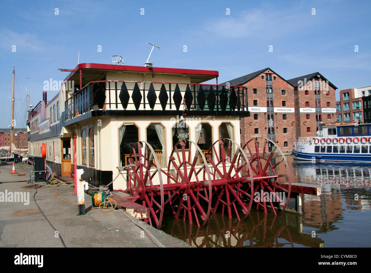 Battello a vapore magazzini bacino del canale Gloucester Docks Gloucestershire England Regno Unito Foto Stock